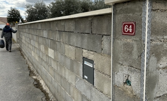 Enduit d’un mur à Romans-sur-Isère 